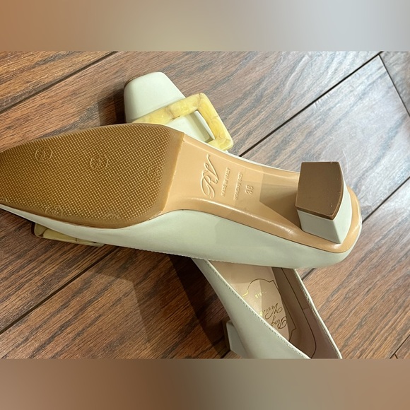 Roger Vivier Leather Pump sz 38 - Picture 2 of 4